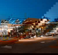 Majestic Oasis Apartments - Hotel Accommodation