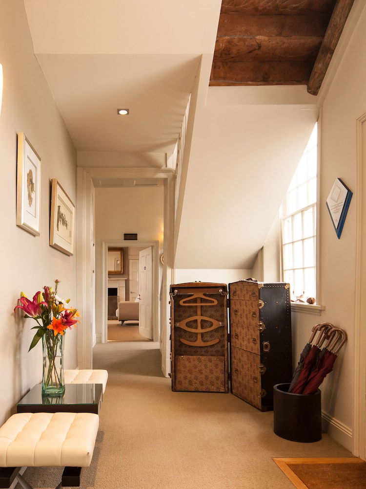 Bradys Lake TAS Hotel Accommodation