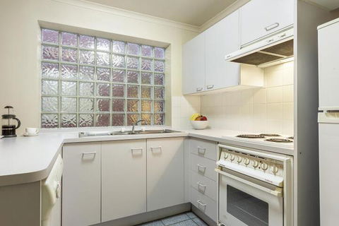 Alphington Serviced Apartments - Hotel Accommodation 6