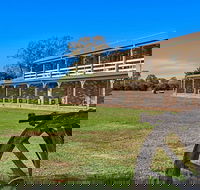 Quality Inn Carriage House - Hotel Accommodation