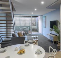 Oaks Nelson Bay Lure Suites - Hotel Accommodation
