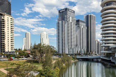 Meriton Suites Broadbeach, Gold Coast - Hotel Accommodation 2