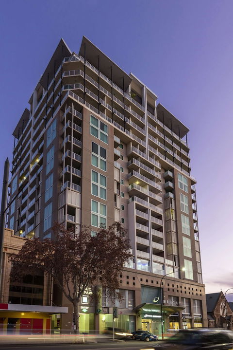 Oaks Adelaide Embassy Suites - Hotel Accommodation 2