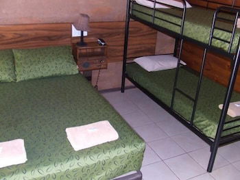 Territory Manor Motel & Caravan Park - Hotel Accommodation 3