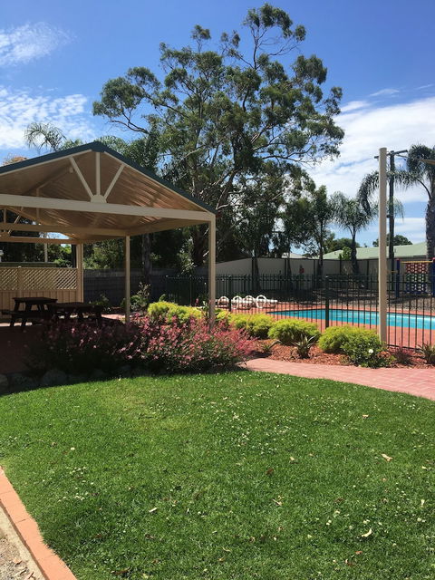 Albury All Seasons Tourist Park - Hotel Accommodation 3