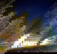 Country Gardens Motel