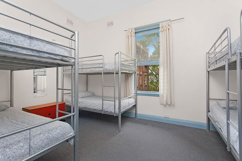 Blue Parrot Backpackers - Hotel Accommodation 3