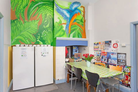 Blue Parrot Backpackers - Hotel Accommodation 5