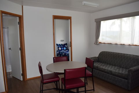 Bega Caravan Park - Hotel Accommodation 6
