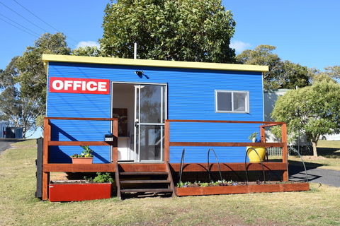 Bega Caravan Park - Hotel Accommodation 0