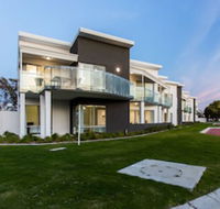 Reflections by Rockingham Apartments - Hotel Accommodation