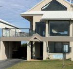 Boathouse Holiday House - Hotel Accommodation