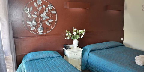 Warwick Motor Inn - Hotel Accommodation 0