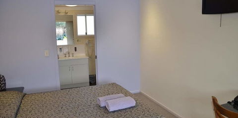 Warwick Motor Inn - Hotel Accommodation 5