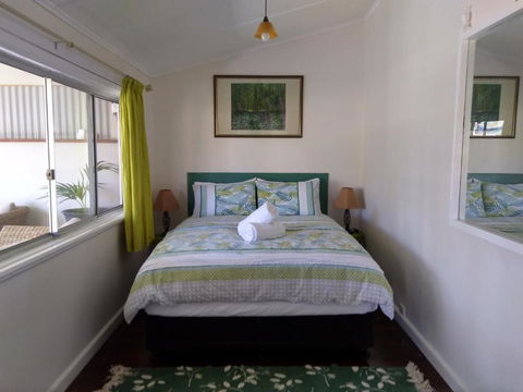 Friends Holiday House - Hotel Accommodation 1