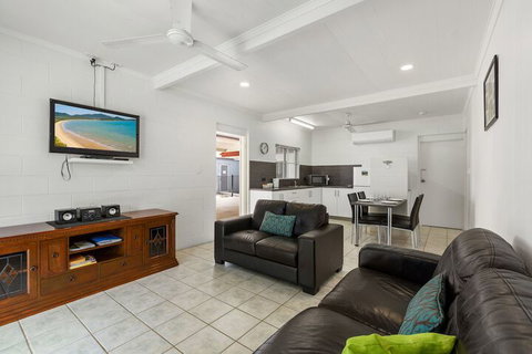 Kurrimine Beach Huts - Hotel Accommodation 5