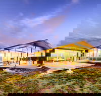 Cloudy Bay Beach House - Hotel Accommodation