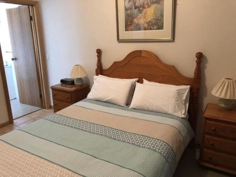 Unit 2 Ballingalla Apartments - Hotel Accommodation 4