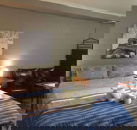 Box Hill Studios 3 at Canterbury Gardens - Hotel Accommodation