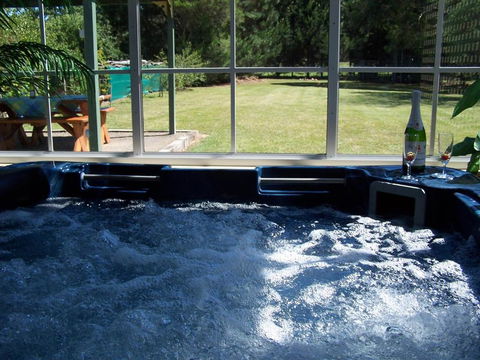 Sunburst Retreat - Hotel Accommodation 4