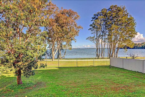 Lakes Edge Cottage - Hotel Accommodation 3