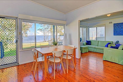 Lakes Edge Cottage - Hotel Accommodation 5