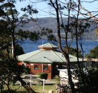 Snug Beach Cabin And Caravan Park - Hotel Accommodation