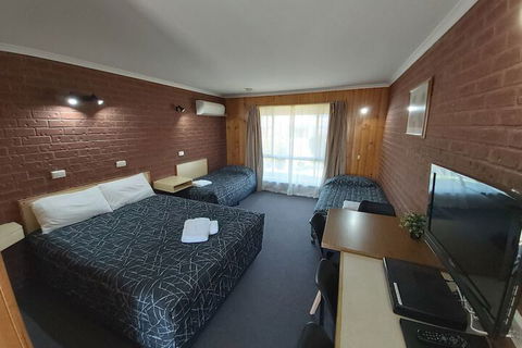 Country Mile Motor Inn - Hotel Accommodation 6