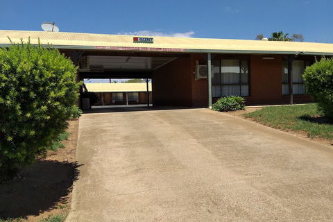 Country Mile Motor Inn - Hotel Accommodation 1