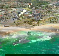 Beach House Holiday Apartments - Hotel Accommodation