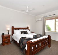 Inglewood Motel and Caravan Park - Hotel Accommodation