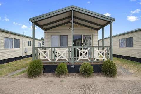 Benalla Tourist Park - Hotel Accommodation 4