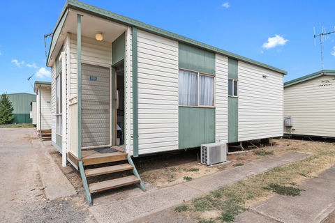 Benalla Tourist Park - Hotel Accommodation 5