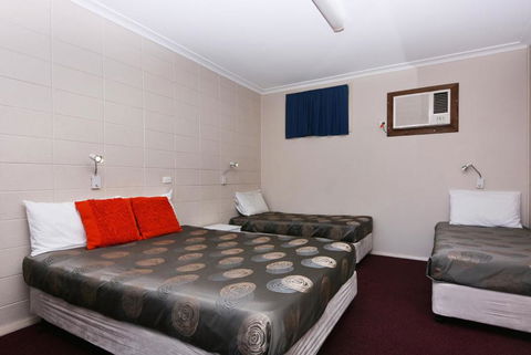 Motel Poinsettia - Hotel Accommodation 4
