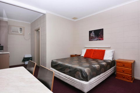 Motel Poinsettia - Hotel Accommodation 5