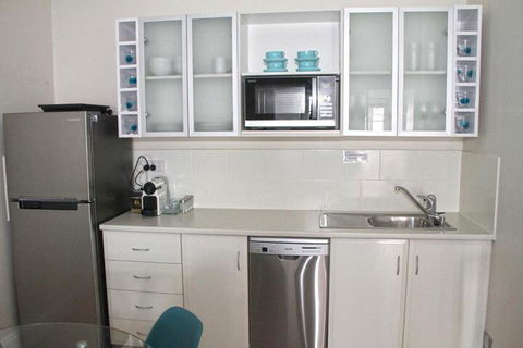 Smugglers Inn Studio Apartments - Hotel Accommodation 6