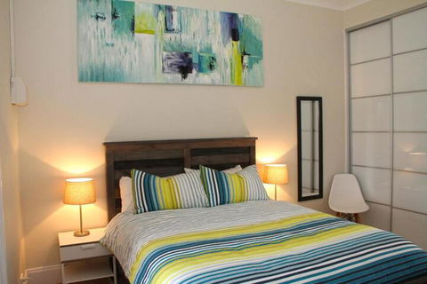 Smugglers Inn Studio Apartments - Hotel Accommodation 5