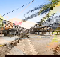 Nightcap at Camp Hill Hotel - Hotel Accommodation