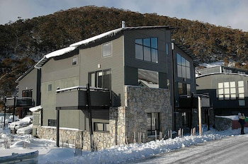 Blues Air 1 - Hotel Accommodation 0