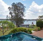 The House on the Lake at Fishing Point Lake Macquarie honestly put the line in  catch fish - Hotel Accommodation