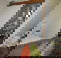 Stone Hut Cottage - Hotel Accommodation