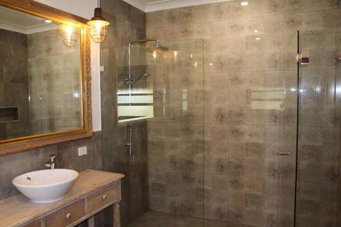 Montville House On The Hill - Hotel Accommodation 2