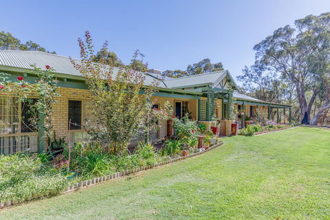 Devonleigh Bed & Breakfast - Hotel Accommodation 3