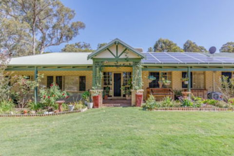 Devonleigh Bed & Breakfast - Hotel Accommodation 0