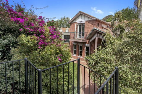 Little St Kilda - Hotel Accommodation 6