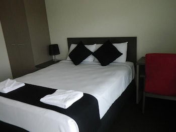 Dooleys Capella Tavern And Motel - Hotel Accommodation 3