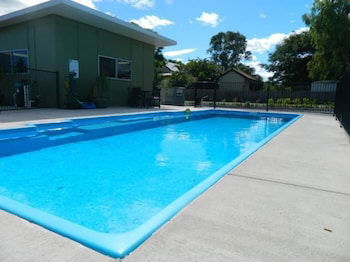 Dooleys Capella Tavern And Motel - Hotel Accommodation 1