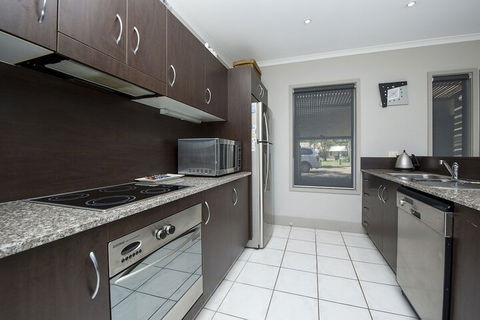 Magnetic Docks Townhouse 9 - Hotel Accommodation 3