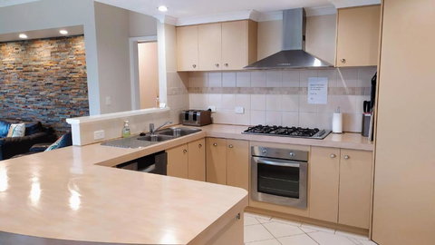 Halls Head Holiday Home - Hotel Accommodation 3