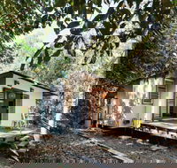 The Little Bush Hut - Hotel Accommodation